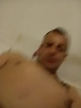 Snapshot of jjLARAY chatting on October 17, 2025, 3:42 am jjLARAY online show from October 17, 2025, 3:42 am