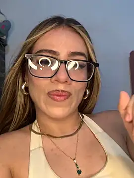 Snapshot of Shopia2790 chatting on October 22, 2025, 9:25 pm Shopia2790 online show from October 22, 2025, 9:25 pm
