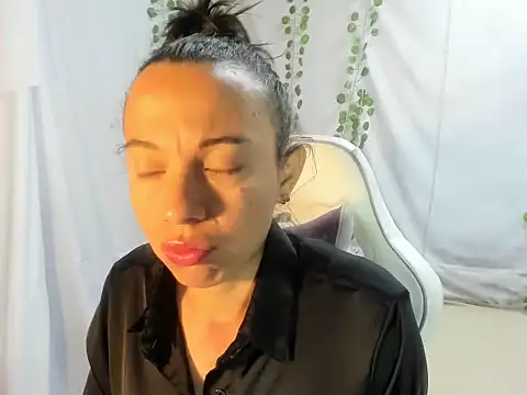 Snapshot of Perla_Jonhson_Rs chatting on October 10, 2025, 1:10 pm Perla Jonhson Rs online show from October 10, 2025, 1:10 pm