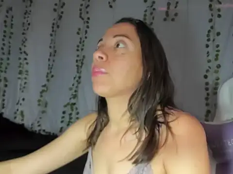 Snapshot of Perla_Jonhson_Rs chatting on November 5, 2025, 1:44 pm Perla Jonhson Rs online show from November 5, 2025, 1:44 pm