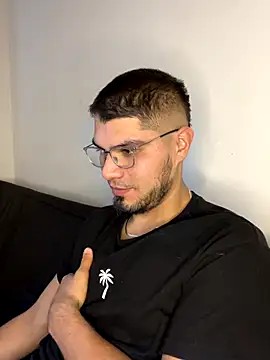 mirallesandbig online show from November 6, 2025, 10:32 pm