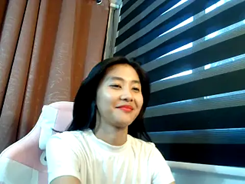 Snapshot of De_amore chatting on October 12, 2025, 8:24 am De amore online show from October 12, 2025, 8:24 am