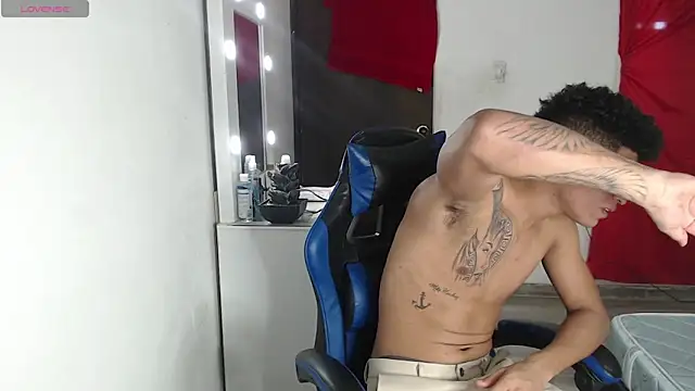 Snapshot of Angel_LatinGuy chatting on October 11, 2025, 6:06 pm Angel LatinGuy online show from October 11, 2025, 6:06 pm