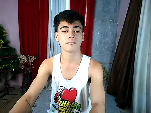 Snapshot of boy_raphael chatting on October 15, 2025, 4:12 am boy raphael online show from October 15, 2025, 4:12 am