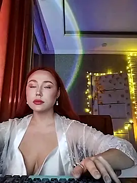 LolaMint  online show from December 3, 2025, 1:09 pm