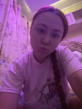 LolaMint  online show from December 16, 2025, 8:03 pm