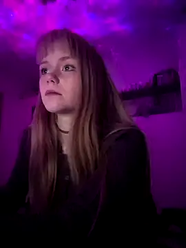 Snapshot of OpheliaMills chatting on October 10, 2025, 9:25 pm OpheliaMills online show from October 10, 2025, 9:25 pm