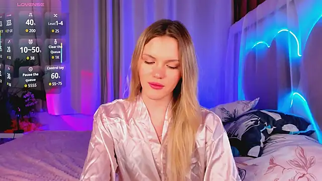 -KittyMoore online show from November 4, 2025, 8:08 pm