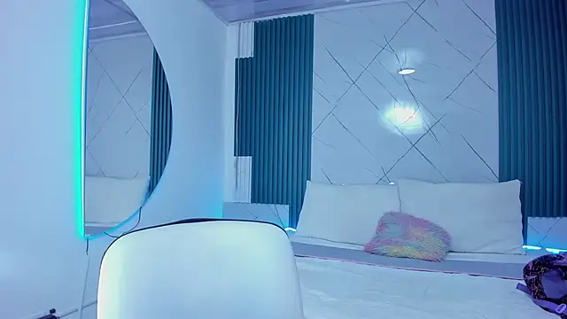 Briseida-White online show from November 28, 2025, 11:46 am