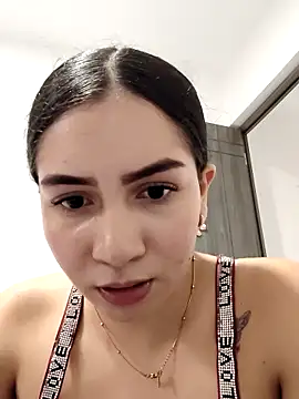 Snapshot of sophia_salazar18 chatting on October 19, 2025, 10:10 pm sophia salazar18 online show from October 19, 2025, 10:10 pm