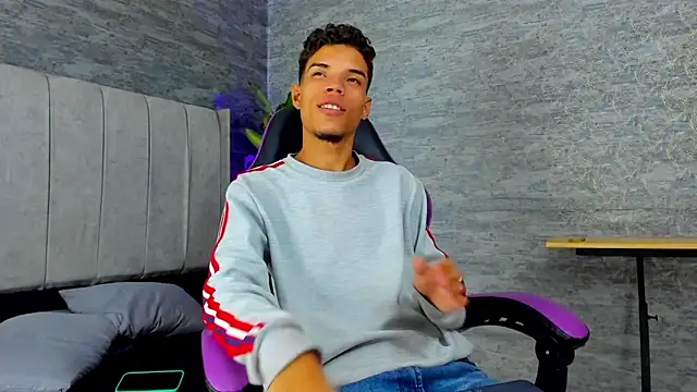 jhojan foxxx  online show from November 10, 2025, 9:03 pm