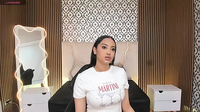 Snapshot of BEELLA_TAY1 chatting on November 10, 2025, 2:16 pm BEELLA TAY1 online show from November 10, 2025, 2:16 pm