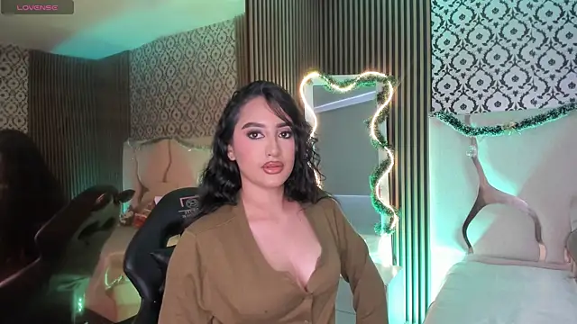 Snapshot of BEELLA_TAY1 chatting on November 29, 2025, 7:17 pm BEELLA TAY1 online show from November 29, 2025, 7:17 pm