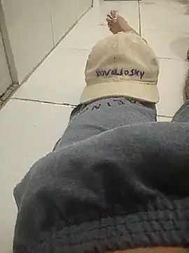 Guilhermekovaliosky online show from December 17, 2025, 3:51 pm