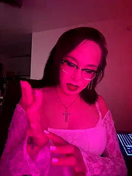 Snapshot of MiniMonroe chatting on October 17, 2025, 7:33 am MiniMonroe online show from October 17, 2025, 7:33 am