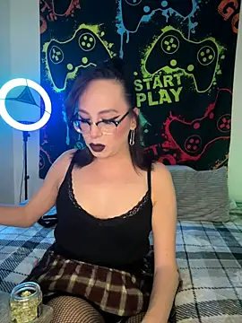 Snapshot of MiniMonroe chatting on November 2, 2025, 8:06 am MiniMonroe online show from November 2, 2025, 8:06 am