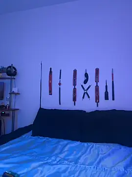 Snapshot of MiniMonroe chatting on November 25, 2025, 9:20 am MiniMonroe online show from November 25, 2025, 9:20 am