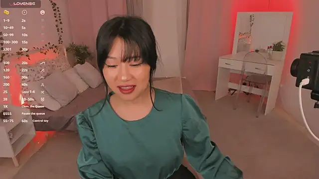 Snapshot of Erika_Kim chatting on November 21, 2025, 6:01 am Erika Kim online show from November 21, 2025, 6:01 am