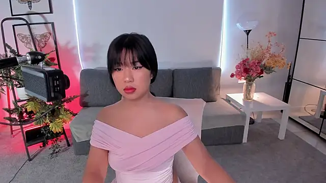 Snapshot of Erika_Kim chatting on November 24, 2025, 6:35 am Erika Kim online show from November 24, 2025, 6:35 am