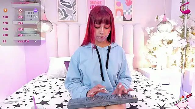 Snapshot of Isabella__gonzalez_ chatting on November 18, 2025, 4:06 am Isabella gonzalez online show from November 18, 2025, 4:06 am