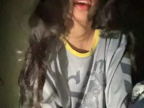 youngriri2 online show from November 15, 2025, 6:48 pm