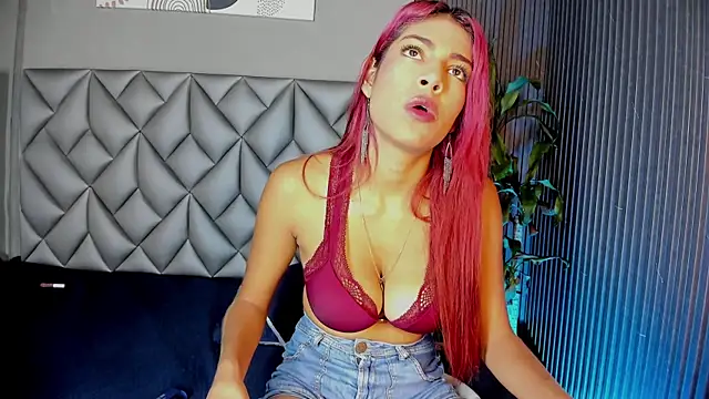 Snapshot of Luna_Ember chatting on November 11, 2025, 12:27 pm Luna Ember online show from November 11, 2025, 12:27 pm