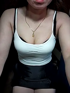 LeanaLy online show from November 7, 2025, 11:38 pm