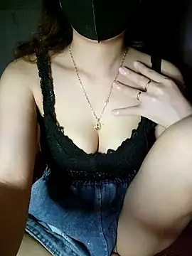 LinaCii online show from October 31, 2025, 3:07 am