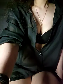 LinaCii online show from November 3, 2025, 10:42 pm