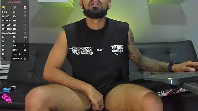 Snapshot of black_kameron_ chatting on October 28, 2025, 7:01 am black kameron  online show from October 28, 2025, 7:01 am