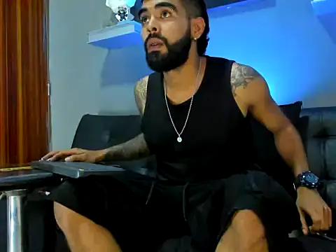 Snapshot of black_kameron_ chatting on November 6, 2025, 11:48 pm black kameron online show from November 6, 2025, 11:48 pm