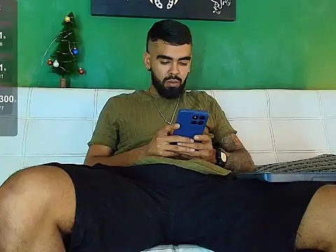 Snapshot of black_kameron_ chatting on November 15, 2025, 11:54 pm black kameron online show from November 15, 2025, 11:54 pm