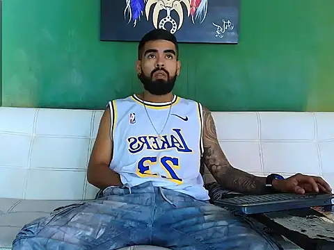 Snapshot of black_kameron_ chatting on December 1, 2025, 7:52 pm black kameron online show from December 1, 2025, 7:52 pm