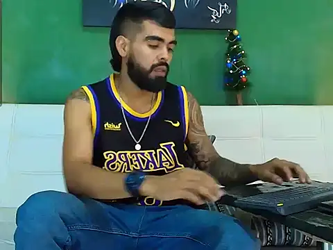 Snapshot of black_kameron_ chatting on December 16, 2025, 12:37 am black kameron online show from December 16, 2025, 12:37 am