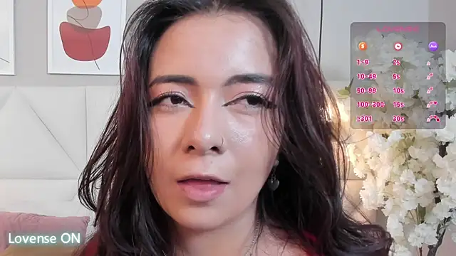 Snapshot of Ari_lynn_ chatting on November 8, 2025, 3:29 am Ari lynn online show from November 8, 2025, 3:29 am