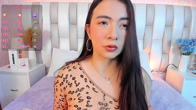 Snapshot of Ari_lynn_ chatting on December 17, 2025, 5:35 am Ari lynn online show from December 17, 2025, 5:35 am