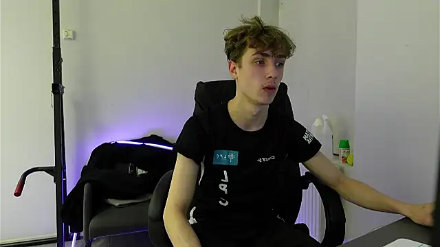 Snapshot of Nathan_Rusu chatting on November 22, 2025, 8:41 pm Nathan Rusu online show from November 22, 2025, 8:41 pm