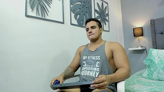 violeta and maxx online show from October 30, 2025, 2:02 am