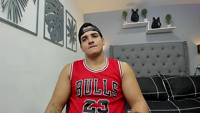 violeta and maxx online show from November 3, 2025, 9:05 pm