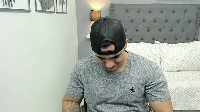 Snapshot of violeta_and_maxx chatting on December 18, 2025, 12:17 am violeta and maxx online show from December 18, 2025, 12:17 am