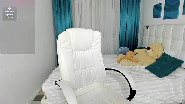 Snapshot of Angelie__Eyes chatting on November 26, 2025, 12:39 pm Angelie Eyes online show from November 26, 2025, 12:39 pm