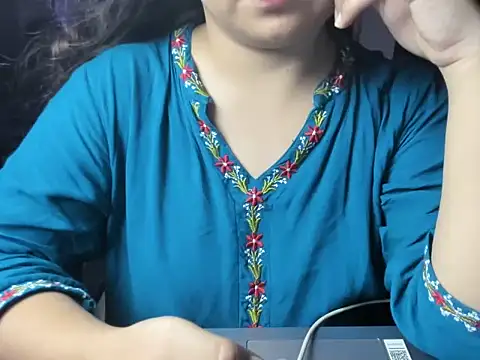 Snapshot of Divya68 chatting on October 17, 2025, 5:48 pm Divya68 online show from October 17, 2025, 5:48 pm