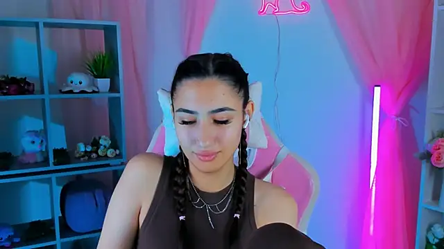 Snapshot of RebeckaThornton chatting on November 14, 2025, 10:03 am RebeckaThornton online show from November 14, 2025, 10:03 am