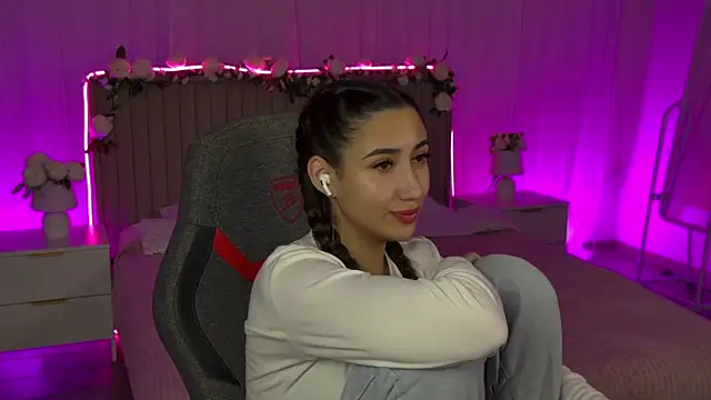 Snapshot of RebeckaThornton chatting on November 16, 2025, 11:54 pm RebeckaThornton online show from November 16, 2025, 11:54 pm