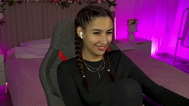 Snapshot of RebeckaThornton chatting on November 19, 2025, 6:08 pm RebeckaThornton online show from November 19, 2025, 6:08 pm