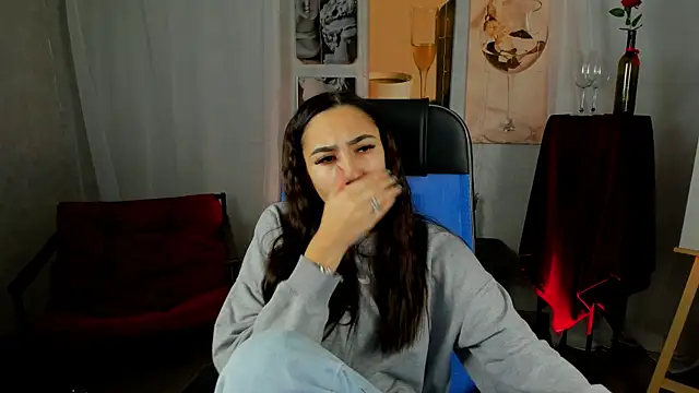 Snapshot of RebeckaThornton chatting on November 21, 2025, 3:33 pm RebeckaThornton online show from November 21, 2025, 3:33 pm