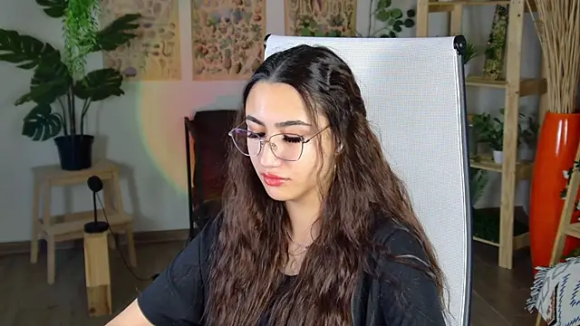 Snapshot of RebeckaThornton chatting on November 28, 2025, 9:45 am RebeckaThornton online show from November 28, 2025, 9:45 am