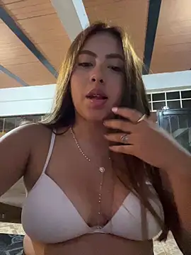 Emily Joee online show from November 2, 2025, 4:37 am