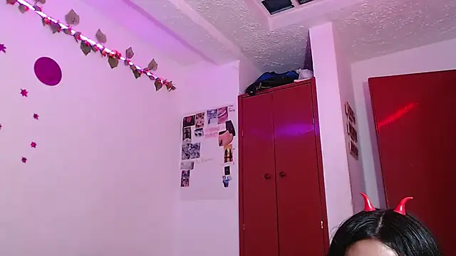 Snapshot of Isis_Robert chatting on November 1, 2025, 4:03 am Isis Robert online show from November 1, 2025, 4:03 am