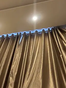 Suzie X online show from December 19, 2025, 2:07 am